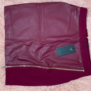 (GUESS) Small, burgundy Mini Skirt